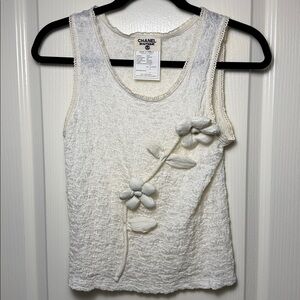 Chanel Boutique vintage off white crinkle-knit tank top w/ 3D floral appliqués